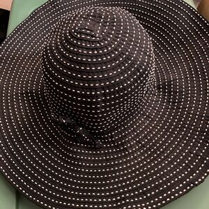 Sun N Sand Elegant Black and White Polka Dot Women's Sun Hat